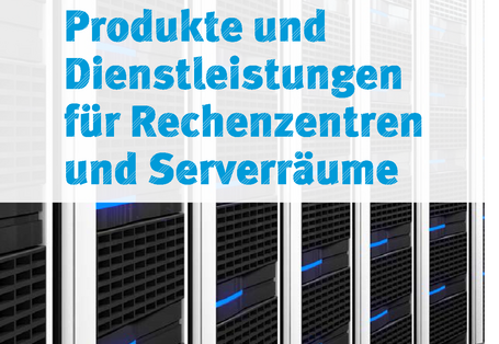 Titelseite der Broschüre "Leitfaden zur umweltfreundlichen öffentlichen Beschaffung: Produkte und Dienstleistungen für Rechenzentren und Serverräume" mit einem Hintergrundfoto von Serverschränken, unten das Logo des Umweltbundesamtes