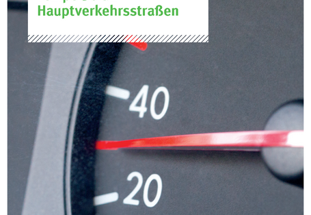 Titelseite der Broschüre Wirkungen von Tempo 30 an Hauptverkehrsstraßen, das Hintergrundbild zeigt einen Tachometer, der 30 anzeigt