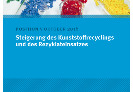 Cover einer Publikation, das Bild zeigt verschiedenfarbige Kunststoffstückchen