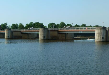 Panoramaaufnahme eines Wasserkraftwerks