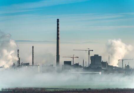 Grosse Industrieanlage eines Kraftwerks