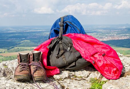 Wanderschuhe, Rucksack, Regencape