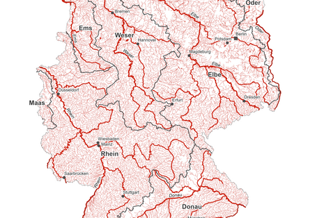 Die Karte zeigt alle Oberflächengewässer rot eingefärbt. Rot bedeutet der chemische Zustand wird mit „nicht gut“ bewertet.