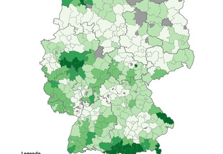Die Karte zeigt den prozentualen Anteil der Grünlandfläche an der landwirtschaftlich genutzten Fläche im Jahr 2010 auf Landkreisebene. Die höchsten Grünlandanteile gibt es im Allgäu, im Bayerischen Wald, im Sauerland und in Ostfriesland.