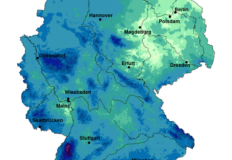 Die Deutschlandkarte zeigt eine ungleiche Verteilung der Niederschläge: Während im Großteil der ostdeutschen Bundesländer weniger Regen fällt, regnet es vor allem im Alpenvorland und in Südwestdeutschland deutlich mehr. Die Spanne reicht dabei von 441 mm bis 3464 mm jährlichen Niederschlags.