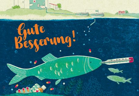 ein Fisch schwimmt im Wasser, im Maul hat er ein Fieberthermometer. Unten am Meeresboden liegt Arzeneimüll