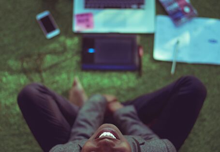 woman lworking on a computer
