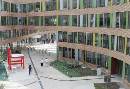 Breuers XXL-Stuhl ist im Atrium des Umweltbundesamtes zu besichtigen.