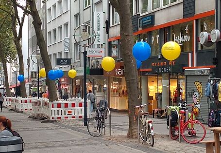 Dortmund: Ballons markieren neue Fahrradbügel in der Innenstadt