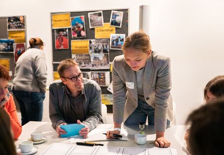 Erfahrungsaustausch und Gruppenarbeit