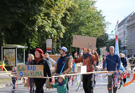Die größte „Gehzeug“-Parade der Welt in Leipzig