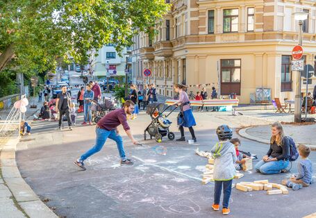 bespielte Straße, Straßensperrung