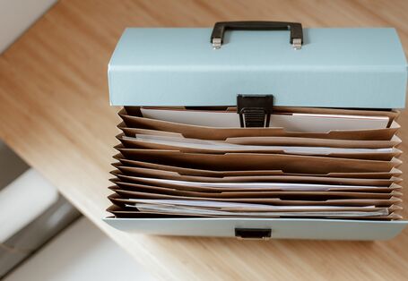 Eine offene Dokumententasche