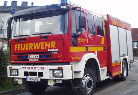 Seitenaufnahme eines Feuerwehrautos aus Wuppertal