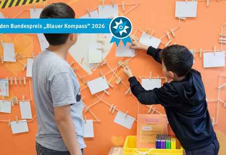 Die Beteiligungswand zeigt, dass Kinder nicht nur Besucherinnen und Besucher sind, sondern aktiv ihre Perspektiven einbringen. Rückmeldungen, Ideen und Wünsche werden sichtbar und fließen in die Weiterentwicklung des Projekts ein.