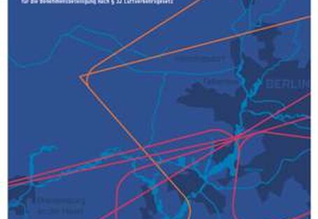 Titelseite, im Hintergrund eine Karte mit Flugrouten