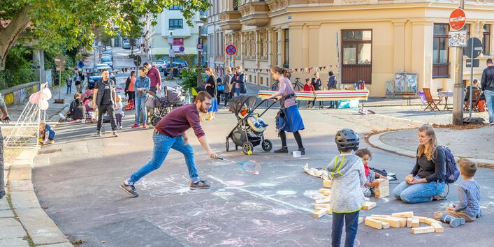 bespielte Straße, Straßensperrung