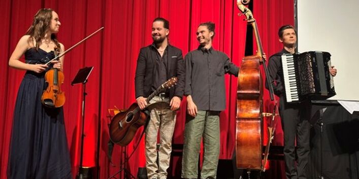 Klimaschutz als Kulturaufgabe. Die Violinistin Lea Brückner trifft als Klimabotschafterin  und Nachhaltigkeitspreisträgerin bei Opus Klassik den richtigen Ton. 2N2K Sehr geehrte Damen und Herren, 