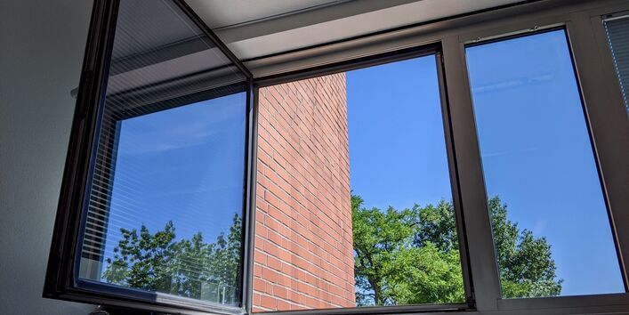ein geöffnetes Fenster