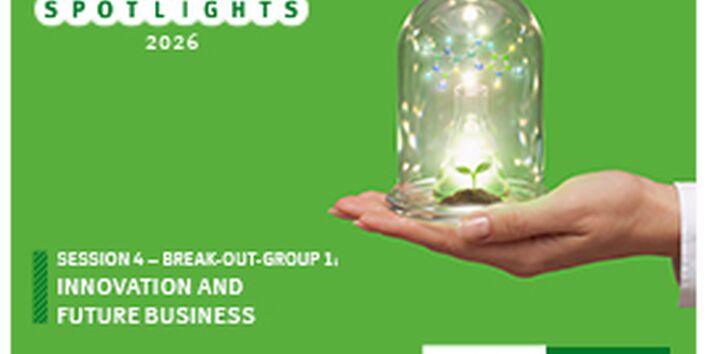 Hand hält leuchtende Glasglocke