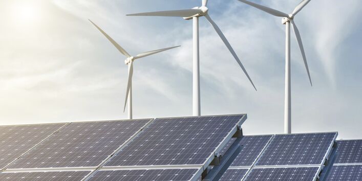 Solaranlage und Windmühlen