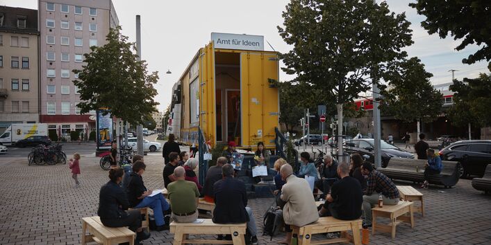 Das Bild zeigt die Nominierung des Urban Labs, mit dem Projekt „Was wäre, wenn …?“,