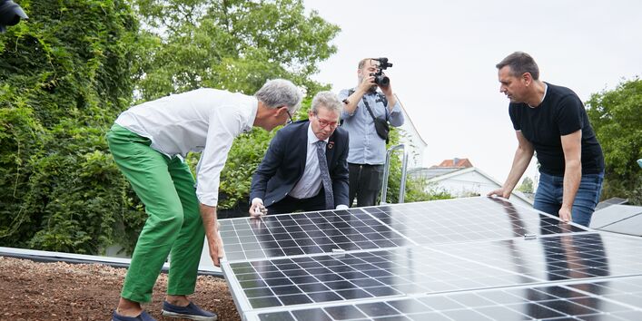 Das Bild zeigt die Nominierung der Heinz Ewald GmbH Bedachungen mit dem Projekt „Intensive Dachbegrünung - Retentionsdach als Regenwassermanagement“.