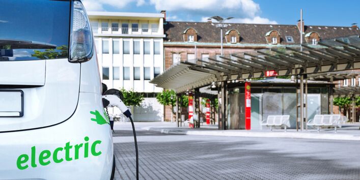 Elektroauto an Ladestation