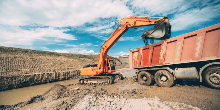 Bagger auf einer Baustelle
