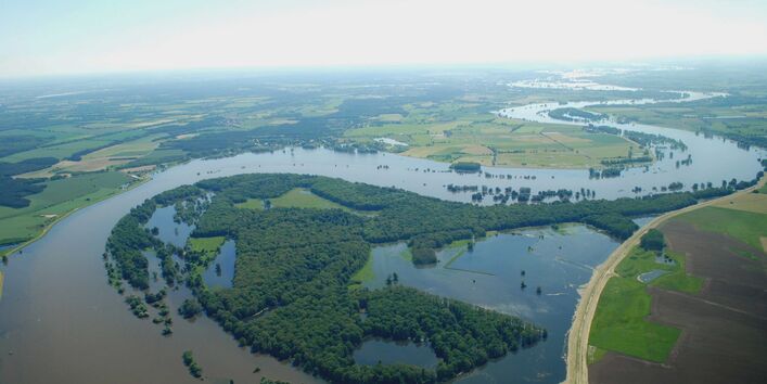 Die Elbe bei Hochwasser im Biosphärenreservat Flusslandschaft Elbe