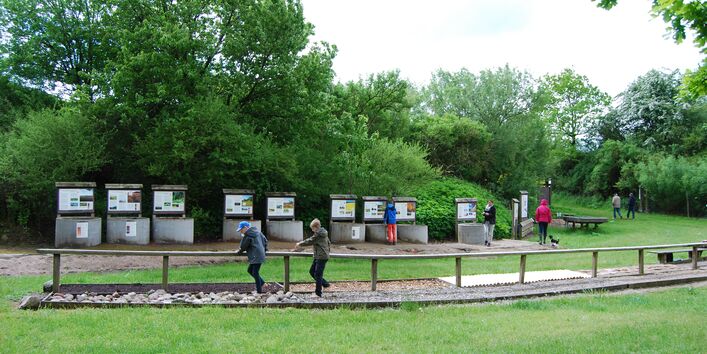 Barfußpfad auf dem Gelände
