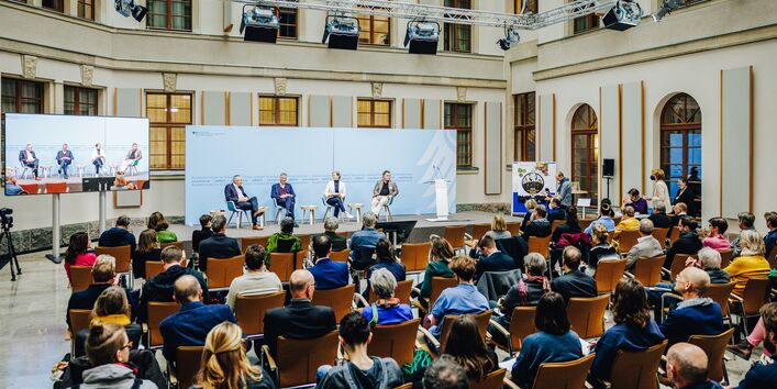 Podiumsdiskussion auf der Fachtagung am 06.12.2022