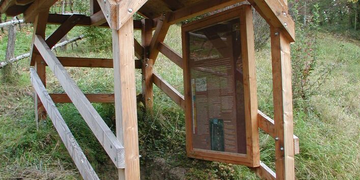 Die überdachte Bodenstation an der Station Hallburg