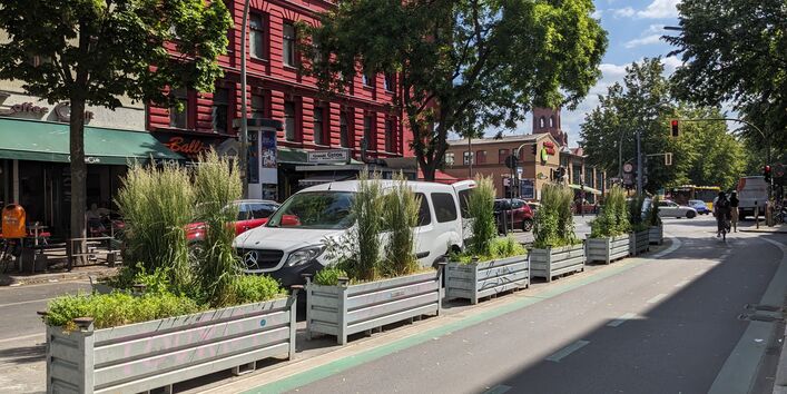 Das Foto zeigt die verkehrsberuhigte Bergmannstraße in Berlin.