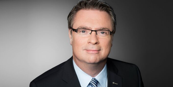 Das Bild zeigt Henrik Würdemann von Captrain.