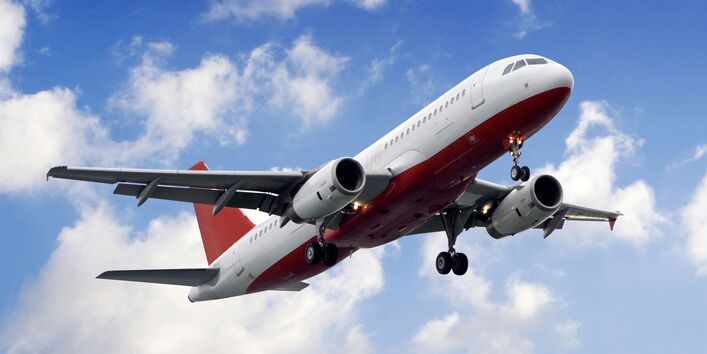 fliegendes Passagierflugzeug