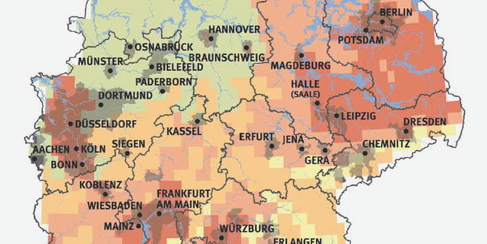 Karte von Deutschland, die Regionen sind teils rot, teils orange, teils grün und teils gelb eingefärbt