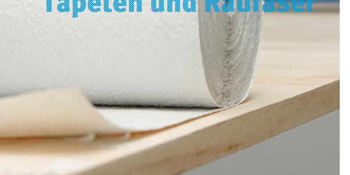 Titelseite der Broschüre "Leitfaden zur umweltfreundlichen öffentlichen Beschaffung von Tapeten und Raufaser" des Umweltbundesamtes mit einem Hintergrundfoto einer Rolle Raufasertapete auf einem Tapeziertisch