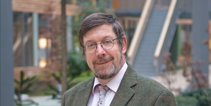 Dr. Klaus Günter Steinhäuser in the atrium of the UBA office building Dessau-Roßlau