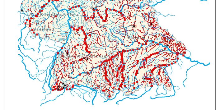 Deutschlandkarte auf der die Standorte der Wasserkraftwerke eingezeichnet sind. 