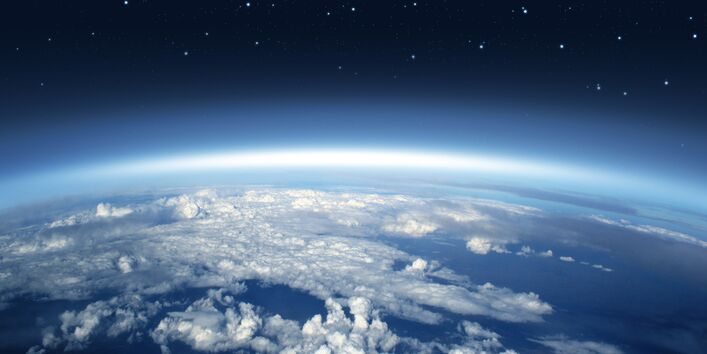 Erdkugel mit Atmosphäre