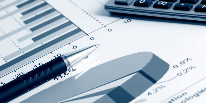 Taschenrechner, Kugelschreiber, Diagramme