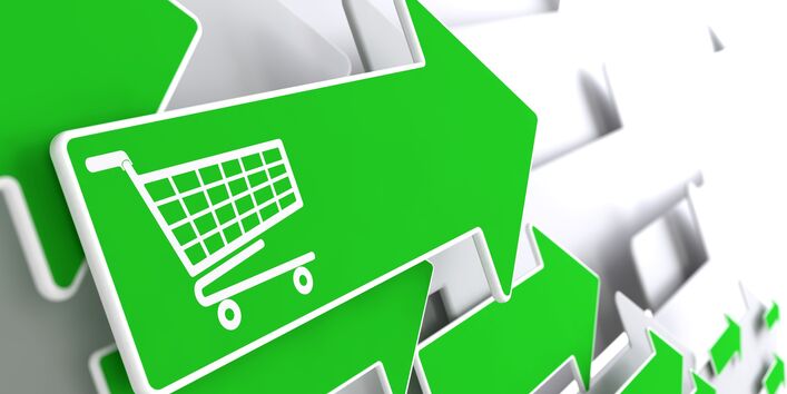 mehrere grüne Pfeile, die in eine Richtung weisen, einer davon mit der Abbildung eines Einkaufswagens