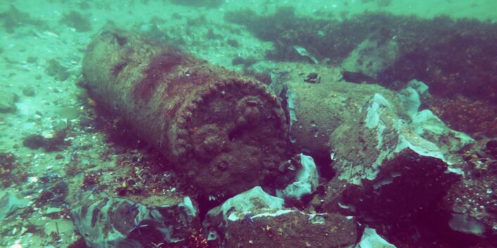 Mine mit TNT im Meer