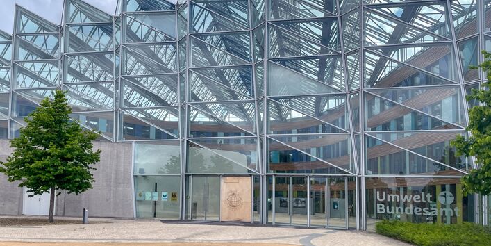 Fassade des Umweltbundesamtes in Dessau-Roßlau