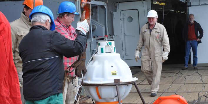 A PIES sounder lies on the ocean floor and measures current and temperature. 