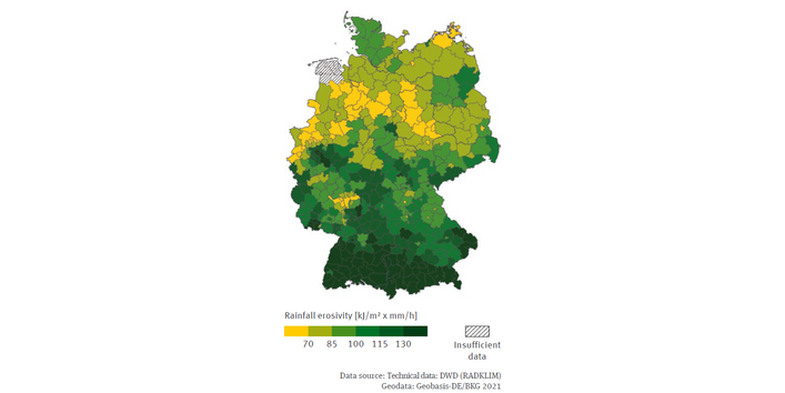 The legend comprises six categories for the rainfall erosivity (unit: kilojoules per square metre multiplied by millimetres per hour) as a district average for the years 2017 to 2021.