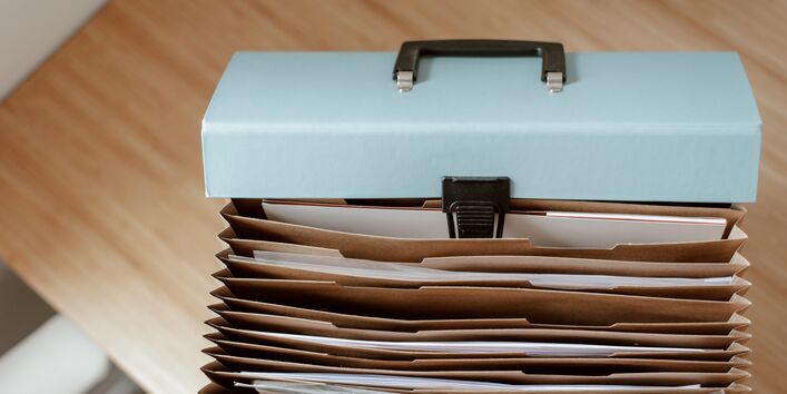 Eine offene Dokumententasche