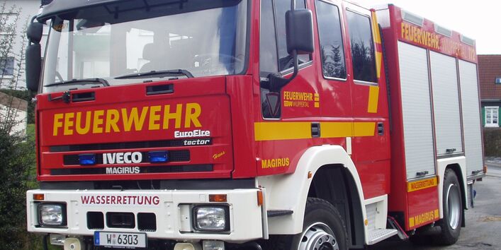 Seitenaufnahme eines Feuerwehrautos aus Wuppertal