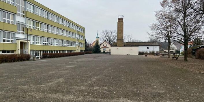1000m² grobkörnig asphaltierter Schulhof - das wollen wir ändern!